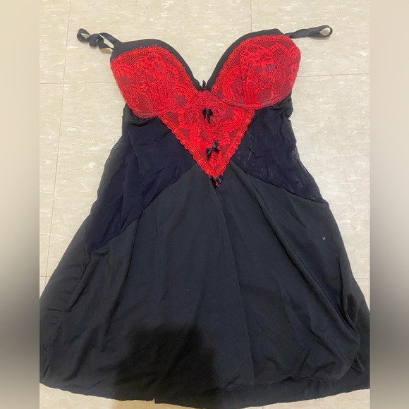Red and black sexy lingerie top🖤💋 - Picture 1 of 3